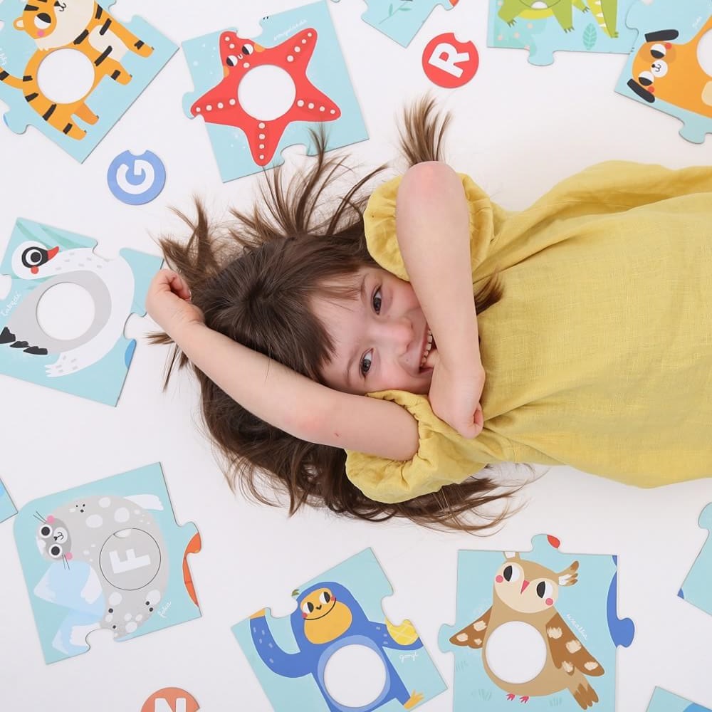Artykuł Literkowe zabawy - Duuuże Puzzle Alfabet - puzzle z dziurką